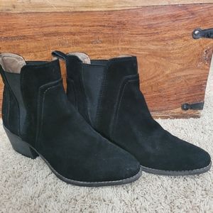 WHITE MOUNTAIN Womans Suede Leather Bootie Ankle Boot Black Stacked Heel Size 11